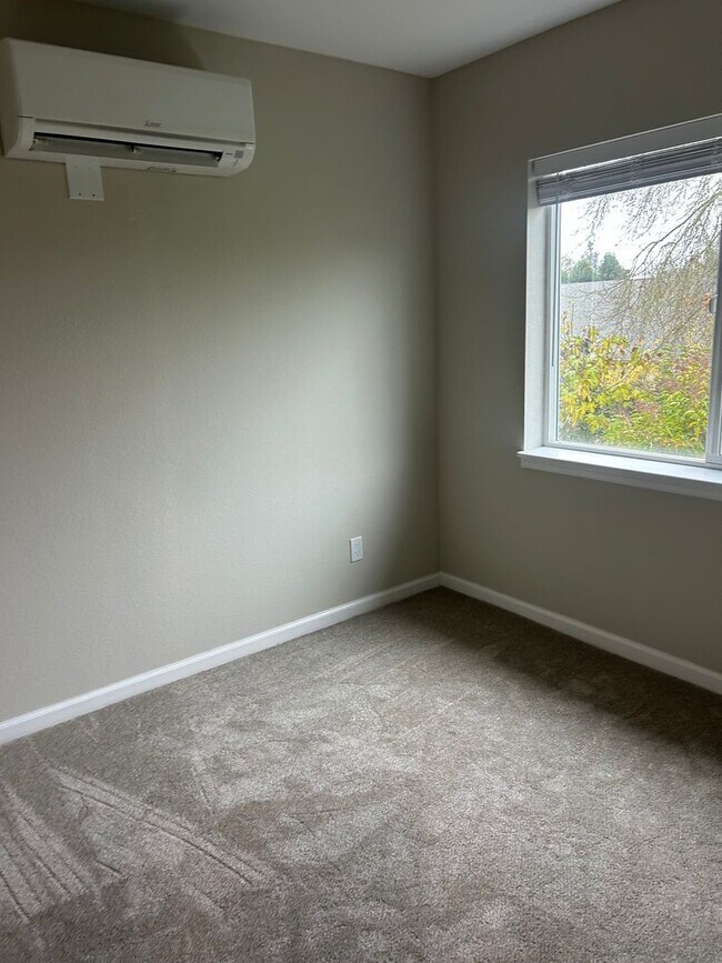 Building Photo - New 2 Bedroom, 1.5 Bathrooms in Santa Rosa Available Now!