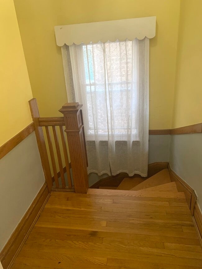 Building Photo - 3013 N Hamlin Ave