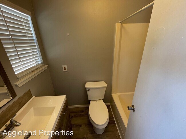 Building Photo - 2 br, 2 bath House - 1104 Autumn Circle - C