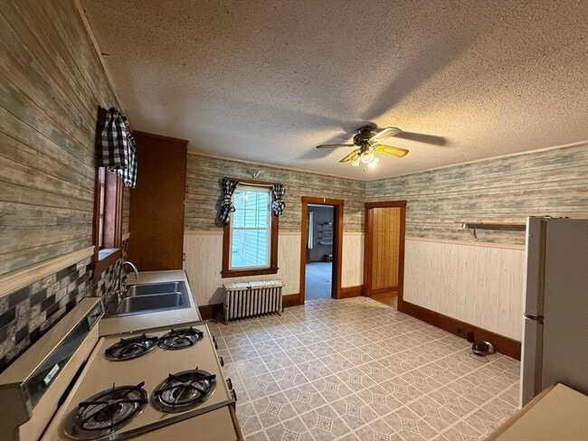 Building Photo - 931 Worcester Rd