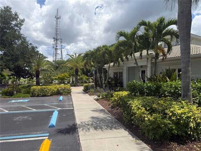 Building Photo - 600 Gardens Edge Dr