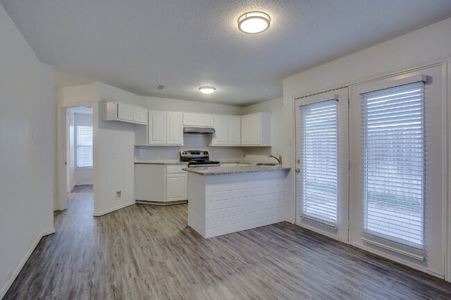 Building Photo - Updated 3/2/2 in Cooper!