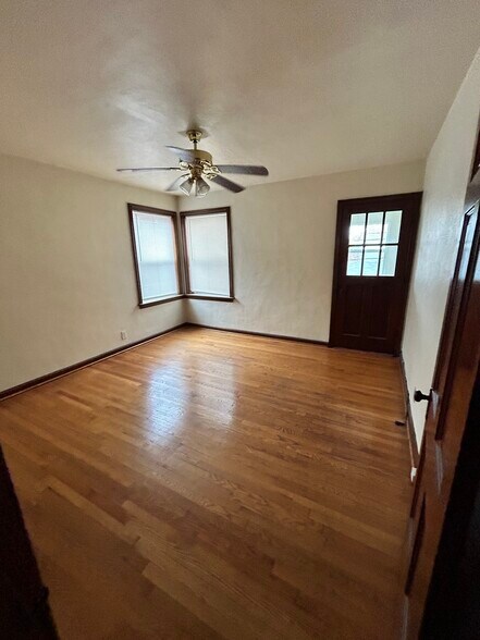Building Photo - 6307 Sutherland Ave