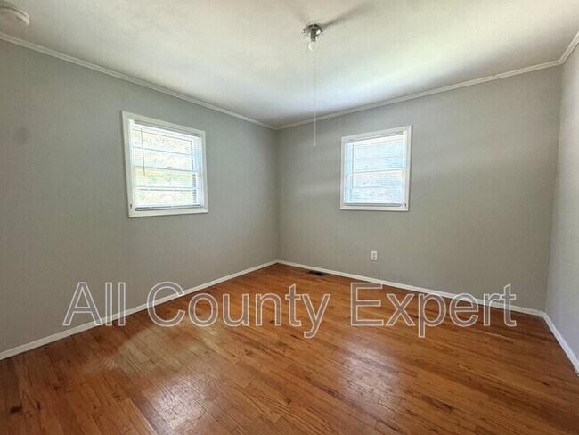 Building Photo - 9215 Long Hollow Rd