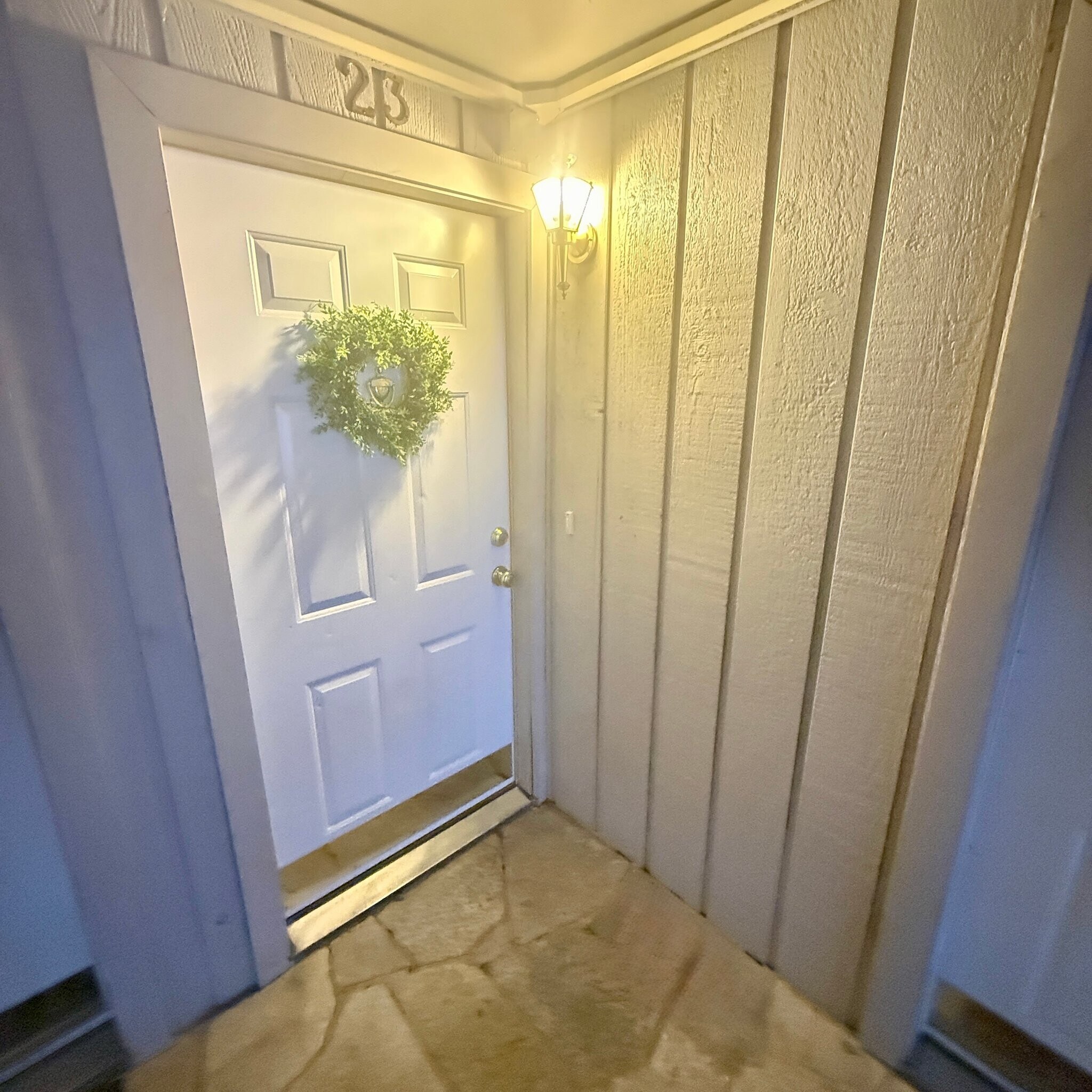 Building Photo - 886 Maple Crest Ct