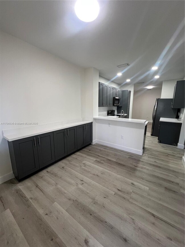 Building Photo - 16364 Malibu Dr