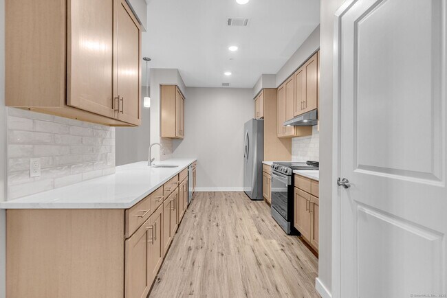 Building Photo - 104 Episcopal Rd