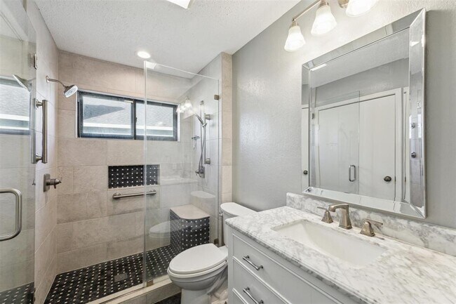 Building Photo - 339 Admiral Cir
