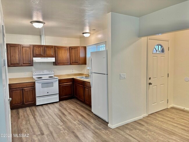 Building Photo - 3323 E Blacklidge Dr
