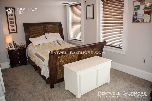 Building Photo - 38 Parkin St