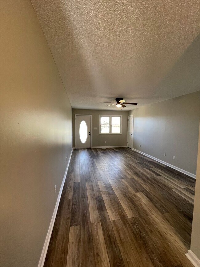 Building Photo - 407/409 Walnut Road