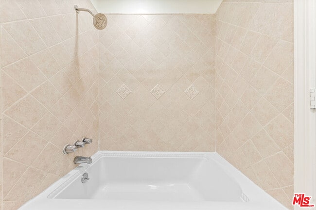 Building Photo - 4221 Stewart Ave