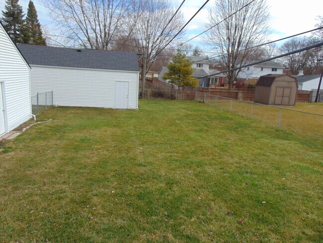 Building Photo - 11730 Riverside Dr