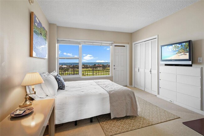 Building Photo - 601 Longboat Club Rd