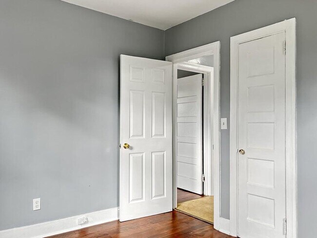 Building Photo - 2002 Shirley Ave