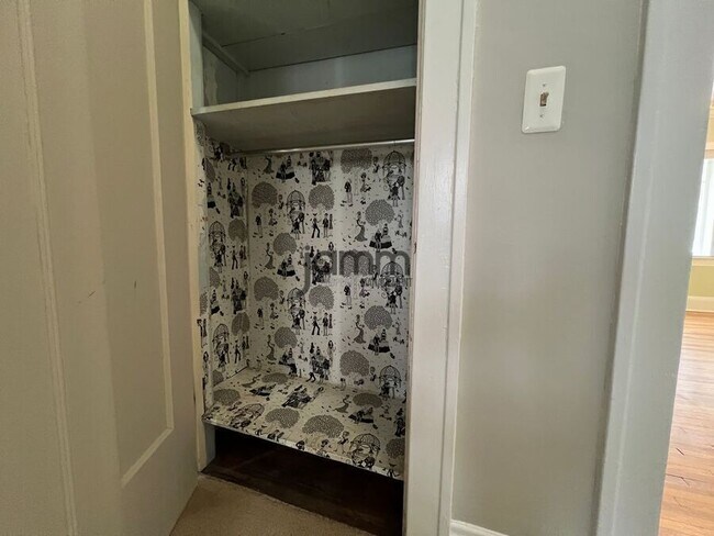 Building Photo - 3232 Clarendon Rd