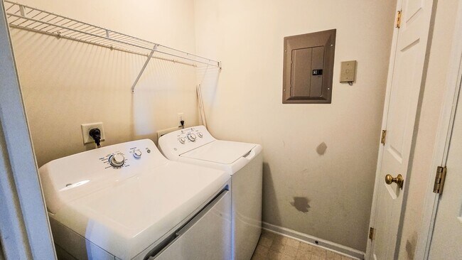 Building Photo - 932 Scholastic Ct