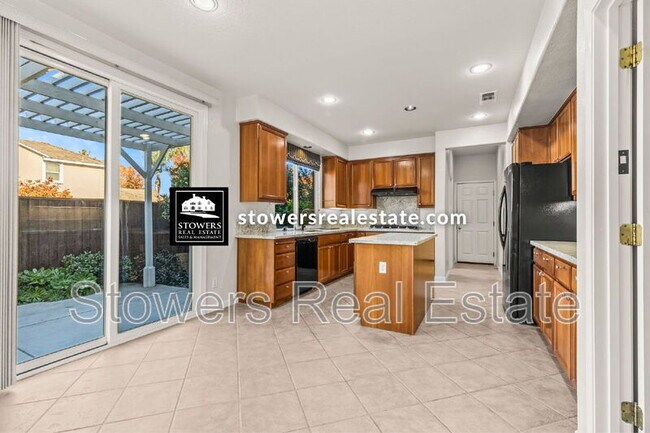 Building Photo - 1570 Eastlake Cir