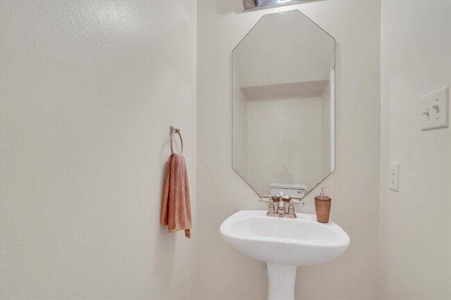 Building Photo - 14130 Magnus Ln