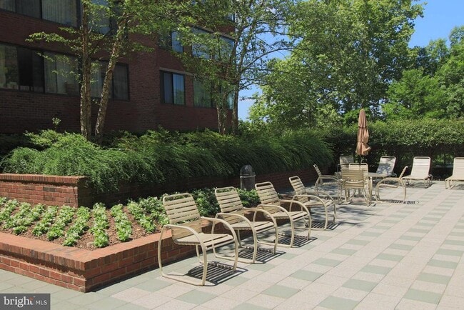 Building Photo - 2555 Pennsylvania Ave NW