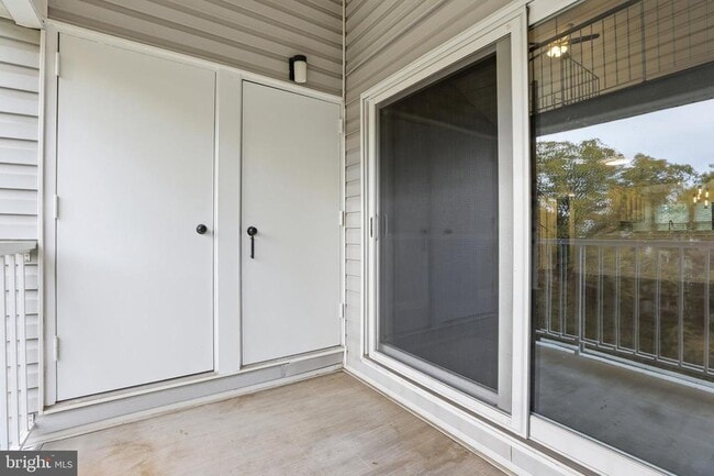 Building Photo - 20309 Beaconfield Terrace