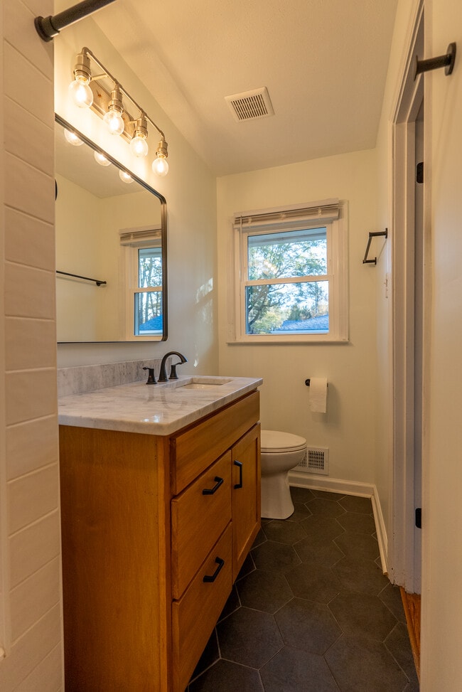 Master Bathroom - 4698 Garrett Dr SW