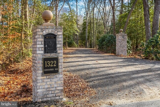 Building Photo - 1322 Commissioners Rd