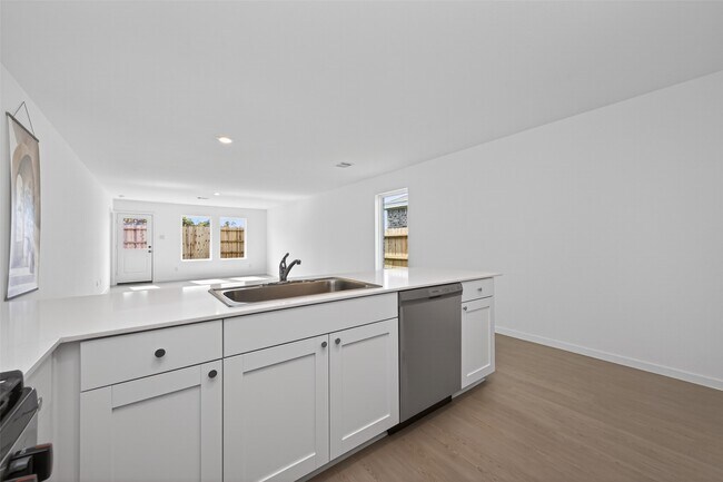 Building Photo - 6274 Alder Crk Dr