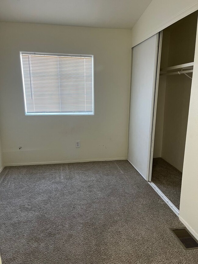 Building Photo - ***2 BEDROOM/1 BATH - CORNER LOT - CORDES LAKES***