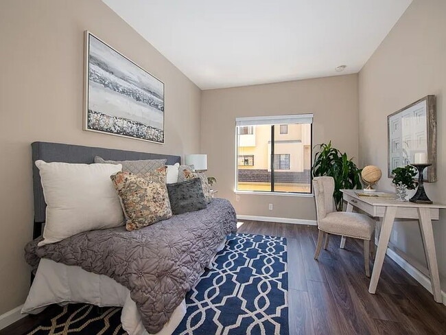 Building Photo - "Charming 2-Bedroom Retreat in Santa Clara - 920 Sq Ft of Comfort & Convenience!"