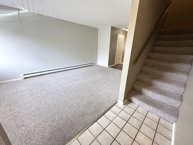 Building Photo - Beautiful 2 Bed 1.5 Bath Condo!