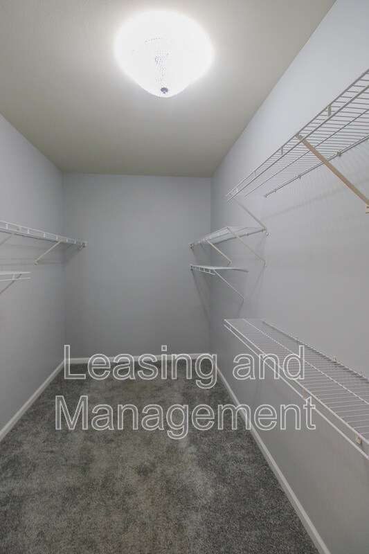 Building Photo - 130 River Landing Dr