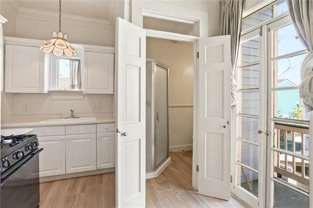 Building Photo - 2423 Annunciation St