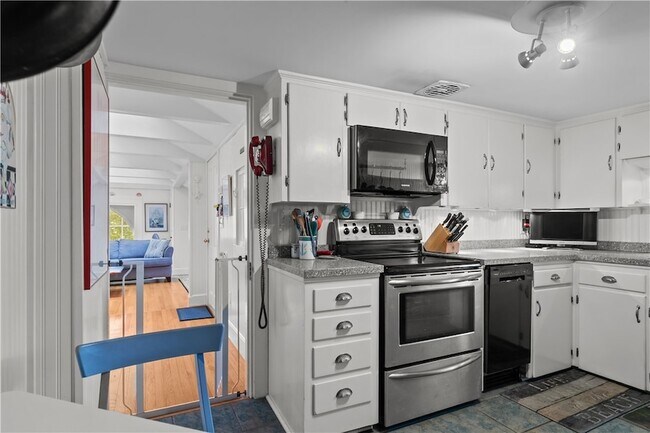 Building Photo - 718 Bellevue Ave