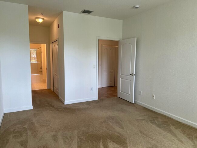 Building Photo - 150 Jacaranda Country Club Dr