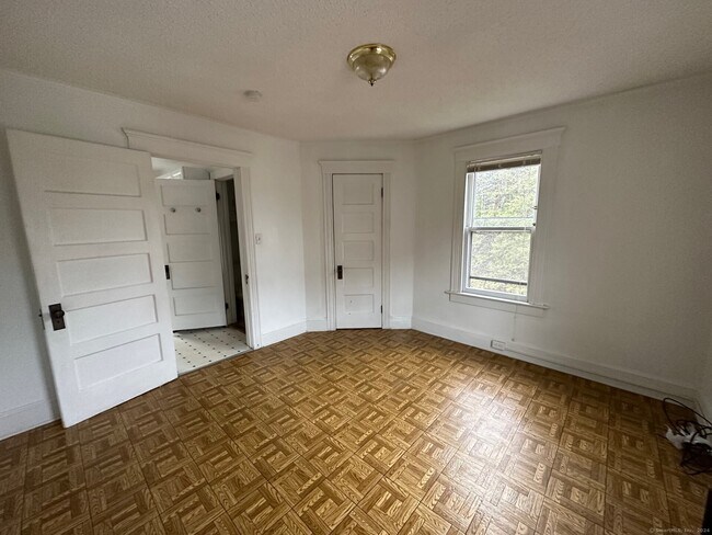 Building Photo - 22 Donahue Pl