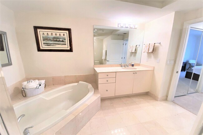 Building Photo - 801 S Olive Ave