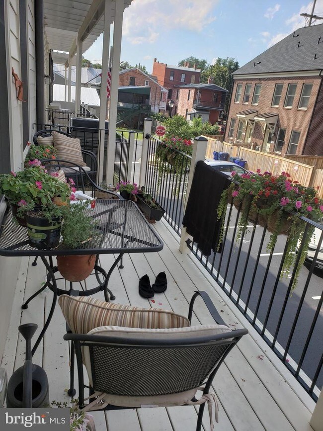 Building Photo - 22 Maxwell Square