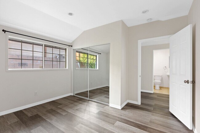 Building Photo - Gorgeous 4-Bedroom Pool Home South of the ...