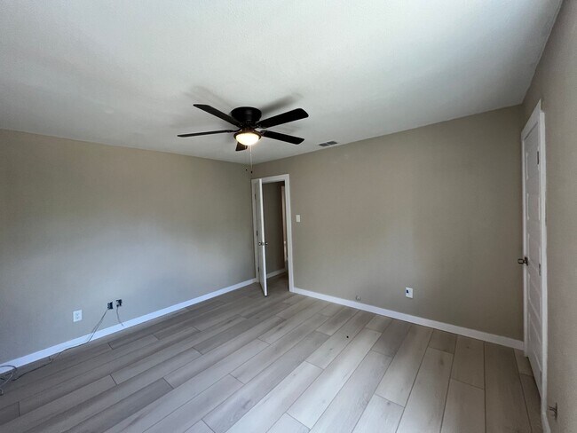 Building Photo - Remodeled 3 Bedroom 2 Bath Home