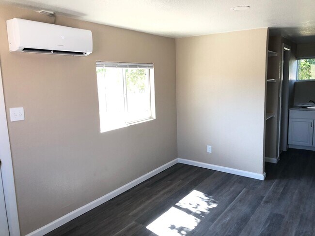 Building Photo - 5008 Sierra Madre Dr