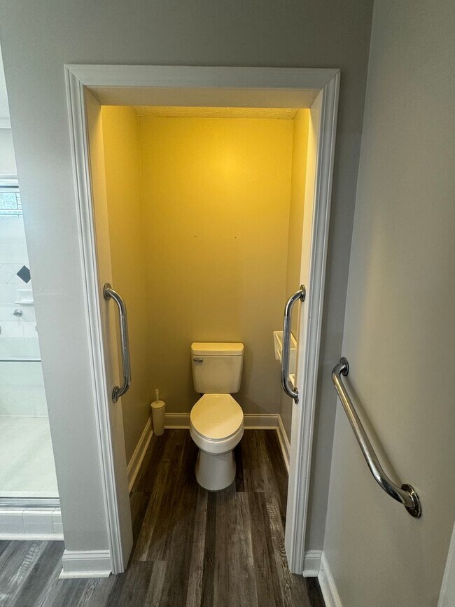 Building Photo - Arrowhead One Level