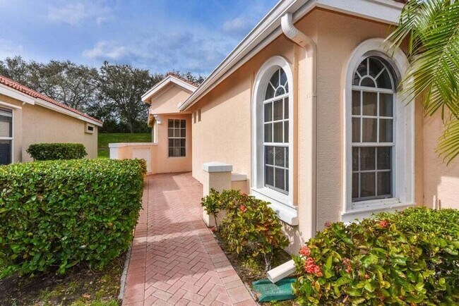 Building Photo - 650 SW Treasure Cove