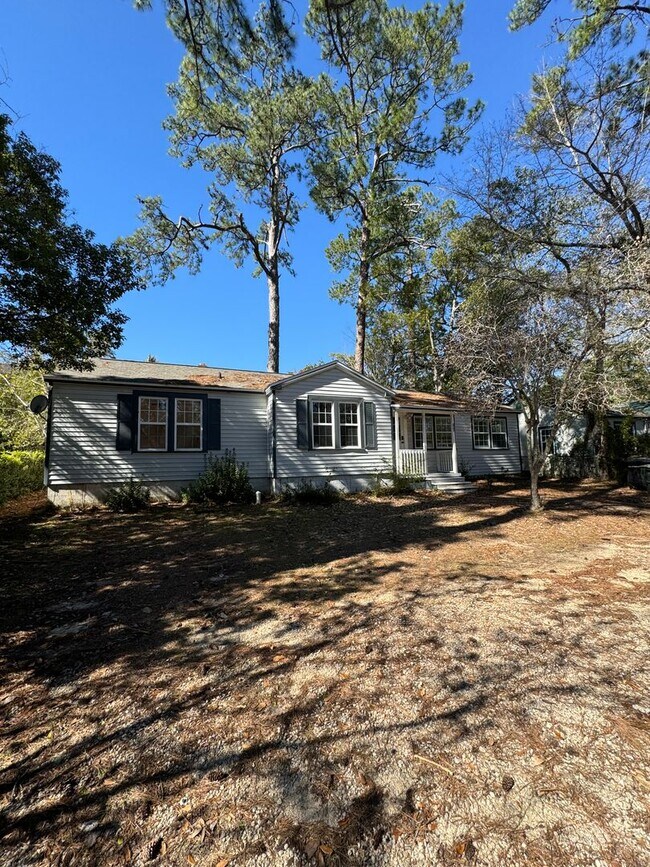 Building Photo - 3B/2.5B Home + 2 Flex Rooms –  One Block from FSU Stadium/Available by January 2027