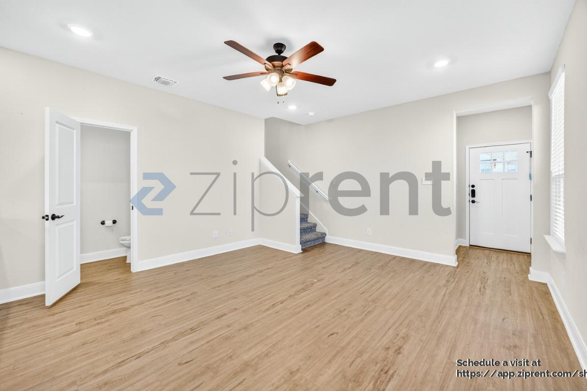 Building Photo - 13827 Enzo Gate