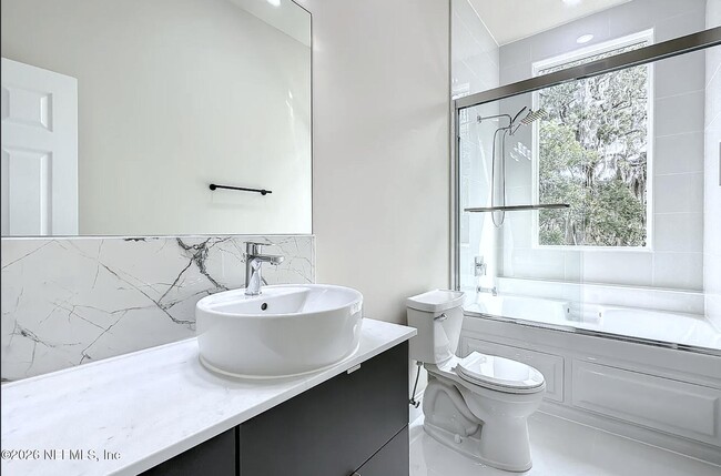 Building Photo - 5395 Heckscher Dr