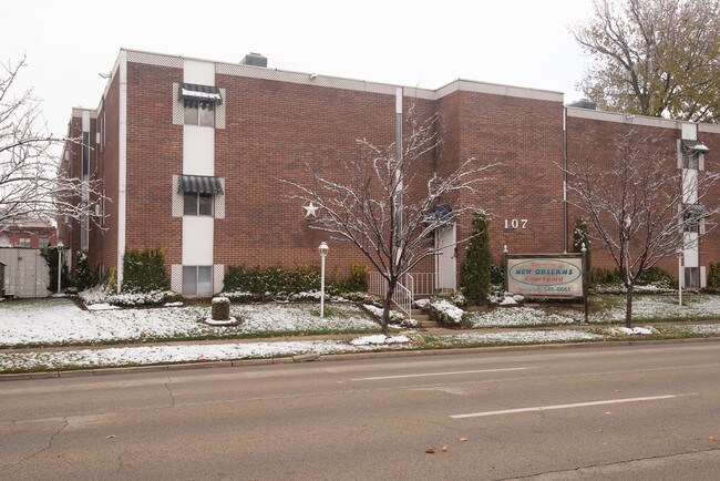 Building Photo - 107 W Lawrence Ave