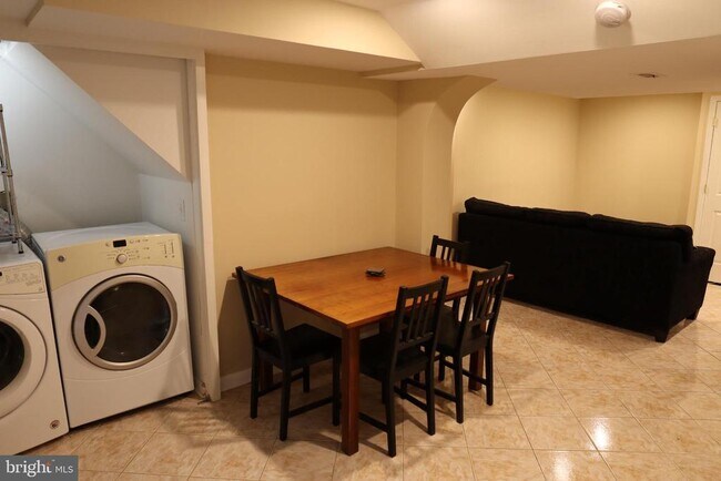 Building Photo - 11202 Troy Rd