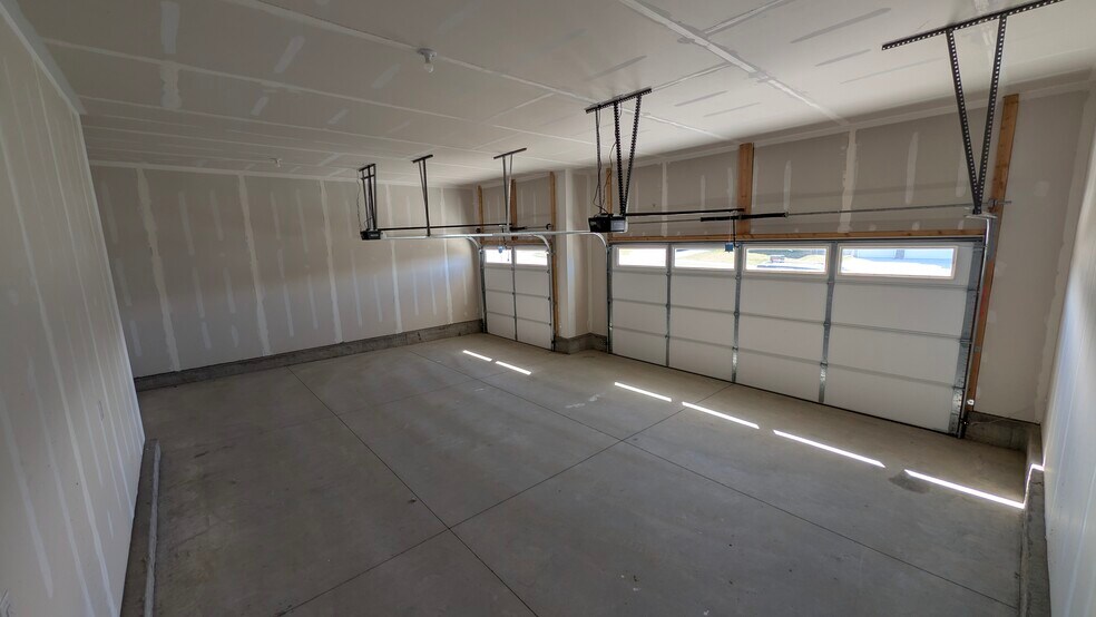 Building Photo - 449 Meadows Ct