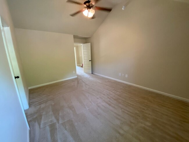 Building Photo - 735 Porter Ln